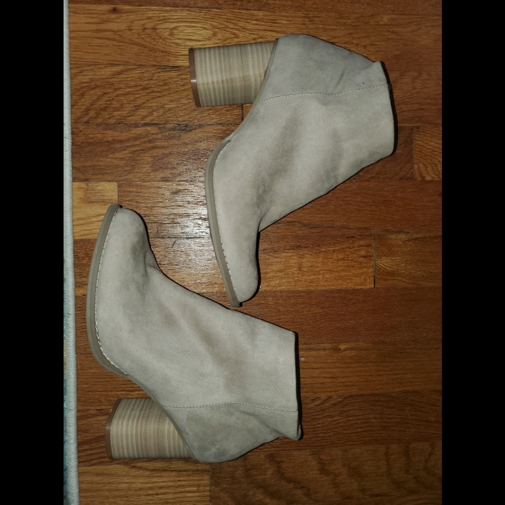 Dolce Vita Women Seyon Stacked Heel Ankle Booties